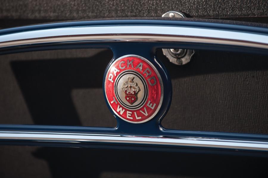  Packard Twelve Club Sedan 1933 года  (фото 14 из 31)